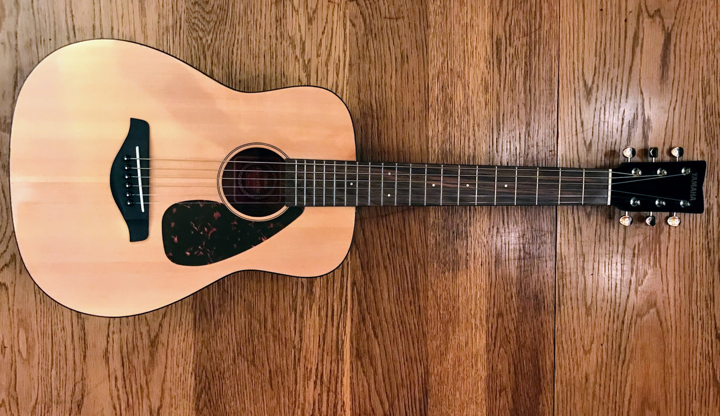 Yamaha JR2S acoustic 3/4-scale with gig bag