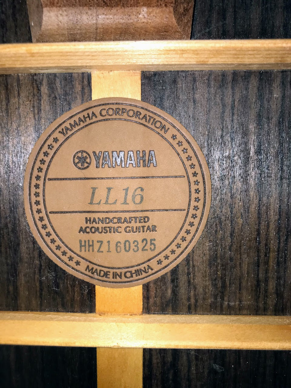 Yamaha LL16 Acoustic Jumbo with case