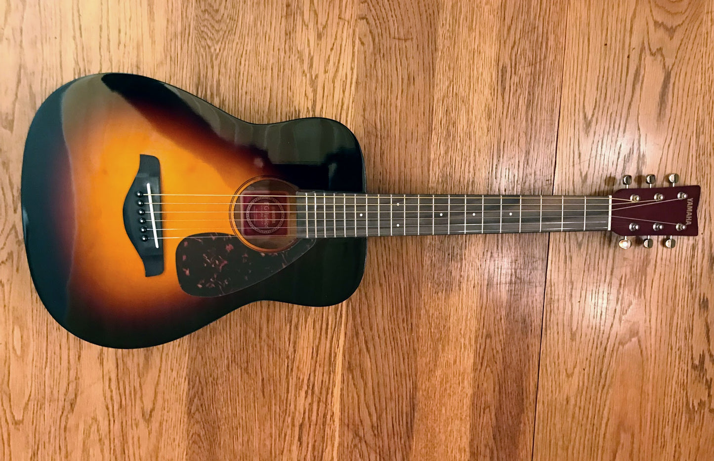 Yamaha JR2 acoustic 3/4-scale tobacco burst with gig bag